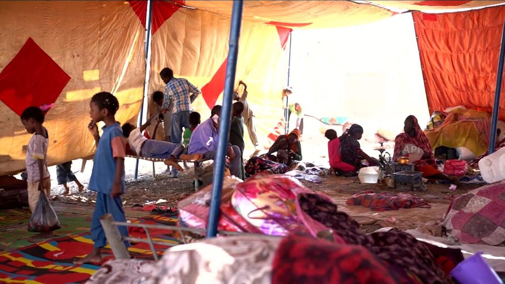 نازحون في مخيم أبو النجا في القضارف، من الفارين من العنف في كادوقلي - عاصمة جنوب كردفان بالسودان.